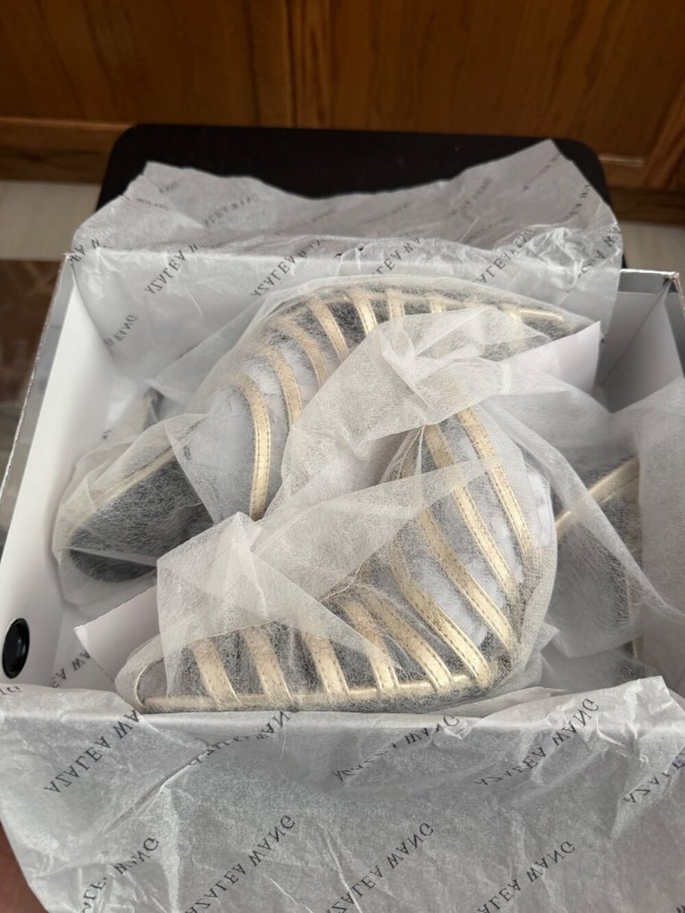 Azalea Wang Gold Metallic Strappy Heeled Sandals Size 10 New With Box 4" Heel - Picture 8 of 10